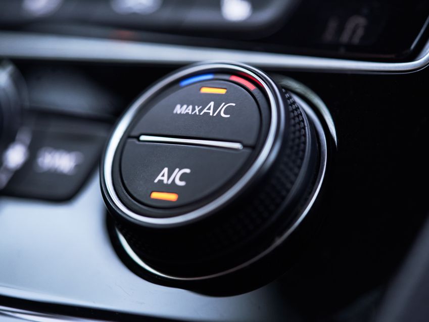 Sposoby na sprawną klimatyzację w samochodzie – czy zawsze serwis jest konieczny?